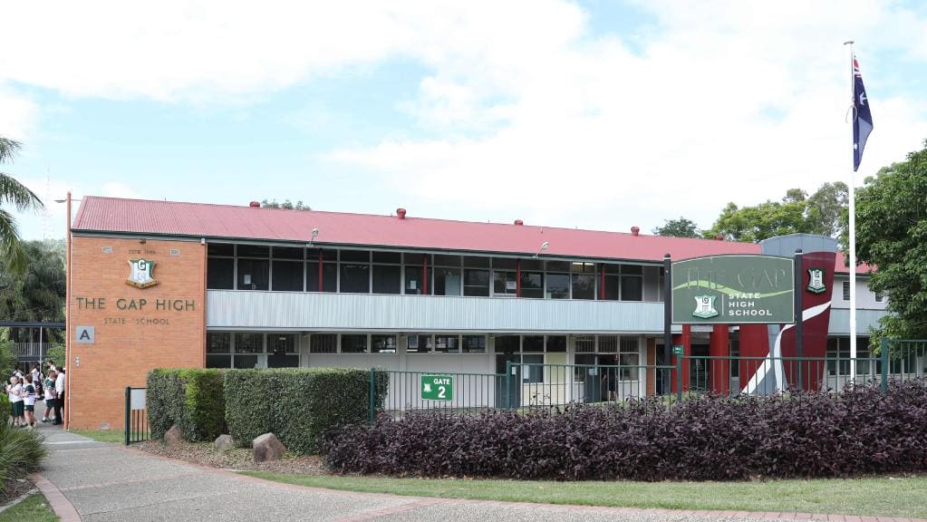 
              The Gap State High School, entrance